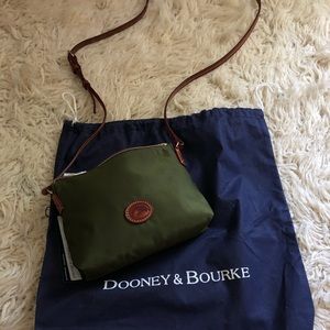 Dooney and Bourke (BNYLN0299) Pouchette Crossbody